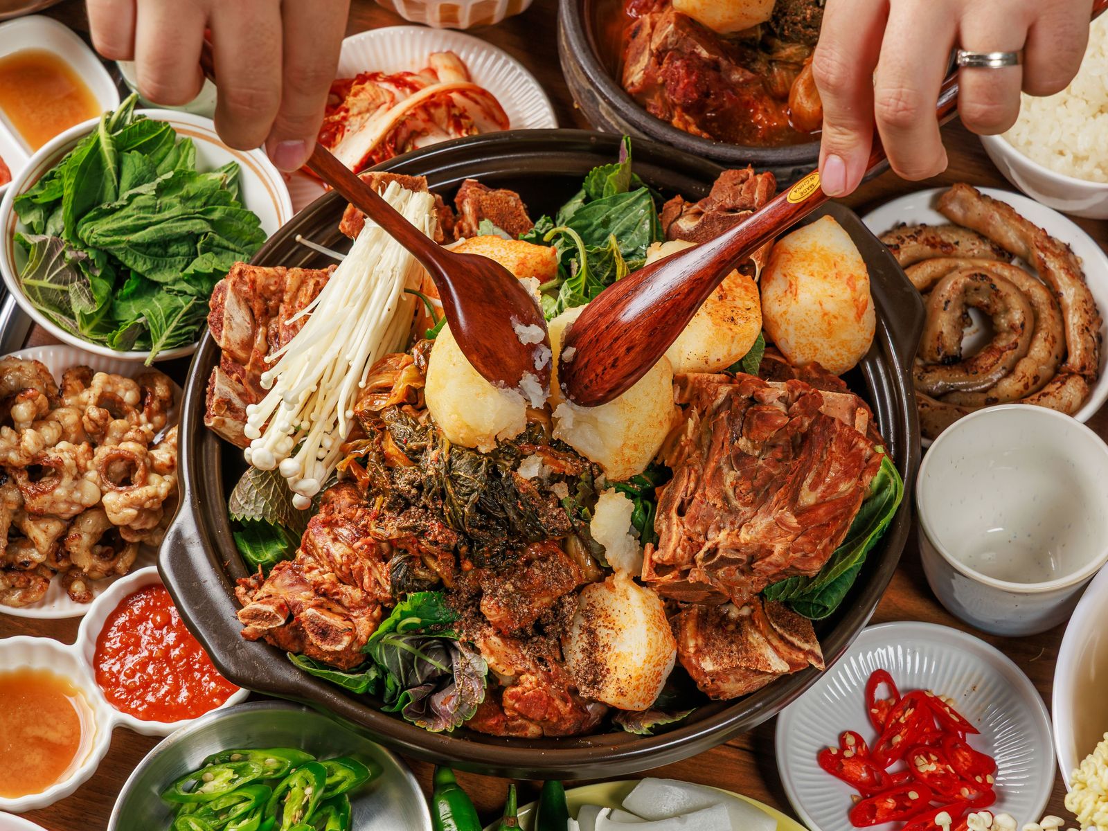 감자탕 중 3인