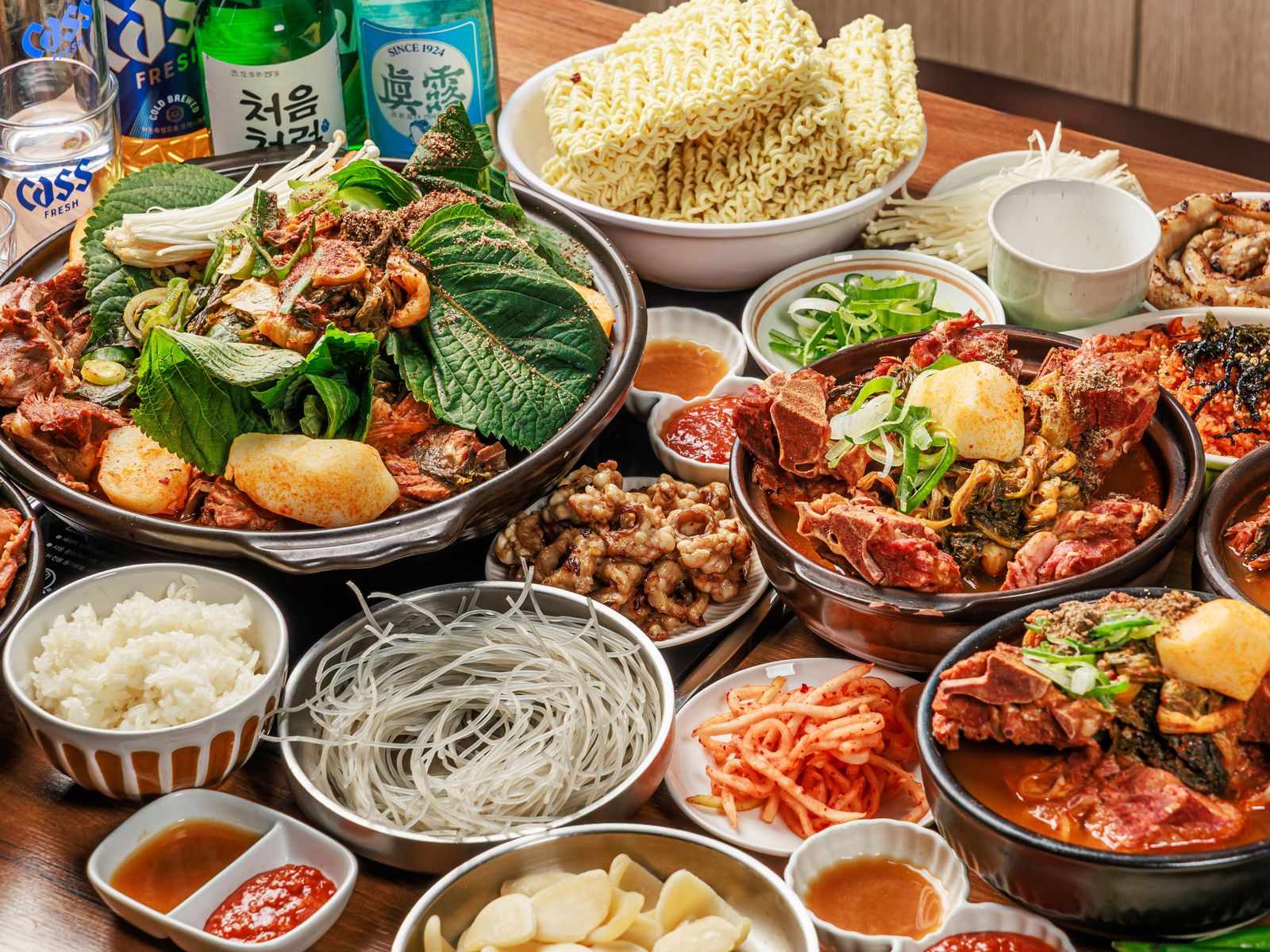 천길감자국 테이블 세팅